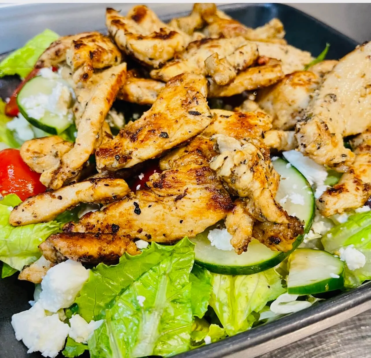 Salad with grilled chicken and feta